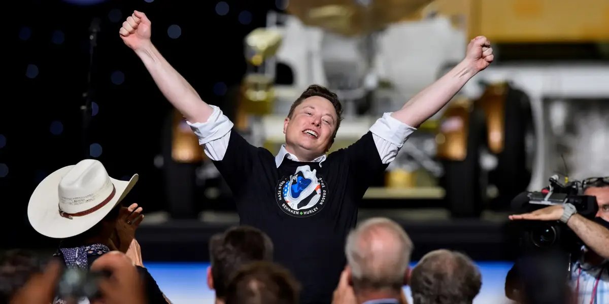 MyLordBebo's tweet photo. 🪐🇺🇸 SpaceX went public &amp; is now traded on the NASDAQ 

Elon Musk officially became the world's first dollar trillionaire https://t.co/8Lm2BqE80o