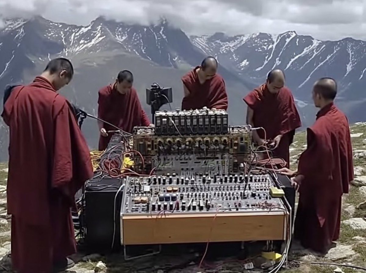 Iithosphere's tweet photo. Seoul The Soloist: 'Himalayan Ambient' (2023) https://t.co/xi9qjHgp9o