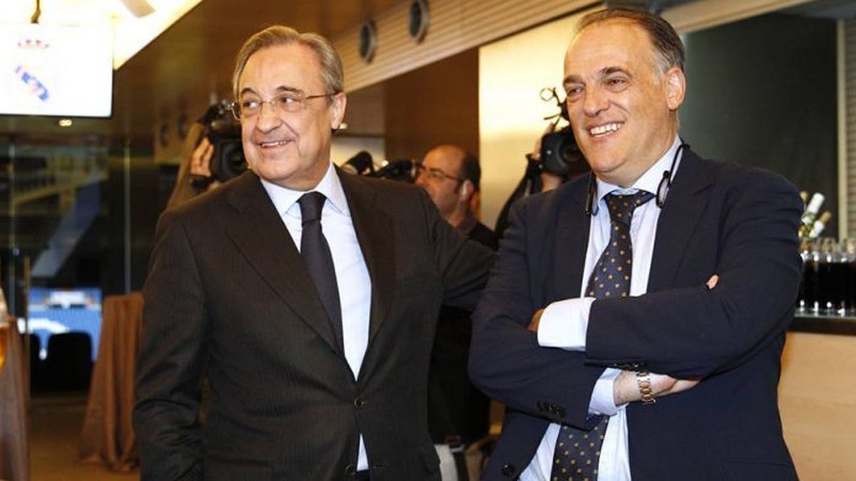 CuentaMister's tweet photo. Ausencia de conciertos que penaliza durisimo al Real Trampas...

Fichajes multimillonarios en traspaso y en incremento de masa salarial...

Sobre costo descomunal del Estadio...

Gastaron 400 veces en traspasos lo que el Barça los últimos 5 años...

¿Y no hay problemas de Fair Play en el Real Madrid señor @Tebasjavier ? Echo de menos que te pongan el micro para preguntarte por esto y conocer tu opinión, porque joder... con el dinero de los palcos VIP se controlaba hasta el último milímetro...pero ¿con los 30 kilos que sixth street dejó de pagar por los conciertos inexistentes... qué ha pasado?