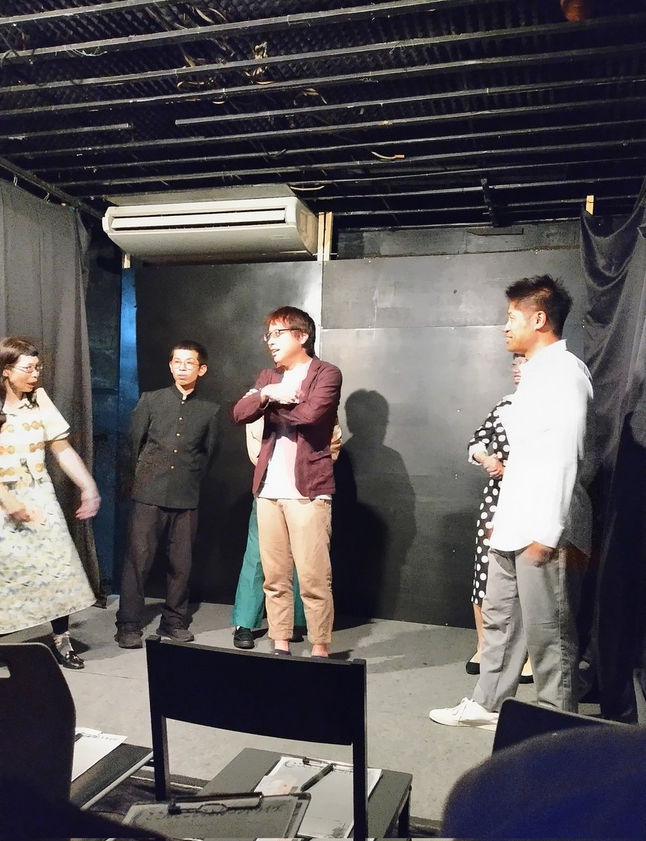 s5yoko's tweet photo. ここんとことことんコントライブ 満席👏 ノンストップで一挙にコント‼️見応え抜群👏
知らない芸人さん達のコントを新鮮な気持ちで観てました👀✨いつも配信で見てる人達が目の前に居るって最高〜✨ただ角度で見えない部分もあり1番前で観れば良かったと後悔 😅私の引っ込み思案の悪い所🫣 https://t.co/MKHJjDCSqK