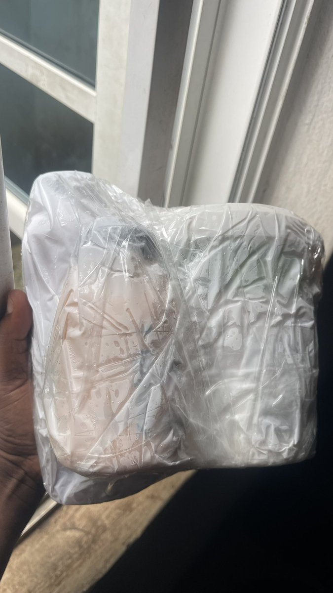 Olorimorenike01's tweet photo. Remember that gist on getting my First PR package 🤭🤭

I Got my First PR package on this App from @zayithyogurt @Zayithfoods 

I know we like to say all yogurt are the same but as someone who has Acquired healthy taste over the years. You haven’t tried Zayith

Anyways It finally landed and I got my friend @IfeadiStella to Model 🤭🤭

Will share recipes when I start to make magic with my Zayith yogurt

P:s DM for Ads and PR 😊
