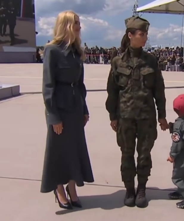bogdan607's tweet photo. Gdzie są eksperci od stylu i elegancji? żona Kosiniaka-Kamysza czeka na komentarz na temat swojej stylówy https://t.co/6NVl419OSP