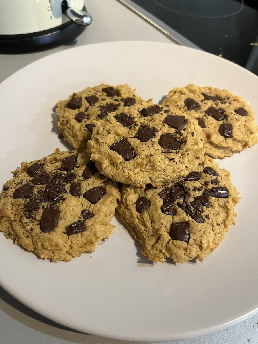 AngyUtz's tweet photo. I’m back y con estas galletas fit que horneé ayer 🫣 https://t.co/49DDO4wUKC