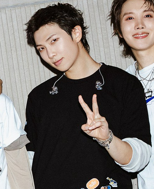 KNJsSource's tweet photo. ARIRANG TOUR BUSAN D1 #RM https://t.co/aP3x66fPYA