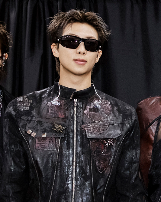 KNJsSource's tweet photo. ARIRANG TOUR BUSAN D1 #RM https://t.co/aP3x66fPYA
