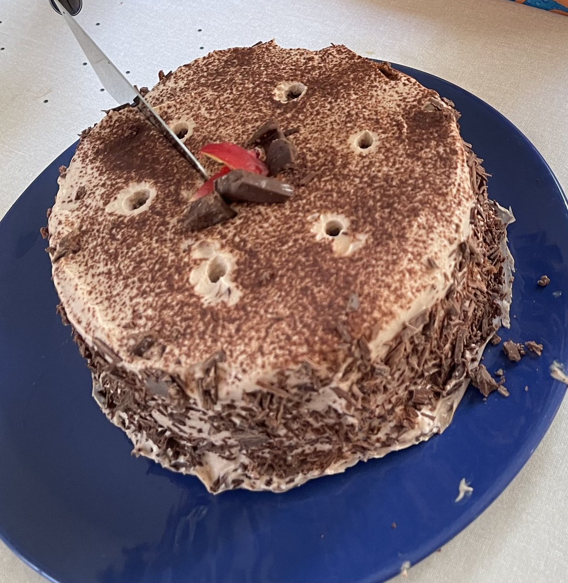 sun27776's tweet photo. Syskonkärlek med massor av kärlek! Vi är glad utan pengar! 

De förbereder födelsedagstårta hemma själva och går ut för att köpa presenter och rosa mjölk för att överraska sin lilla bror när han kommer hem och sjunger födelsedagssången. Men de äter inte frukost och lunch. https://t.co/bKdYIDx5FK