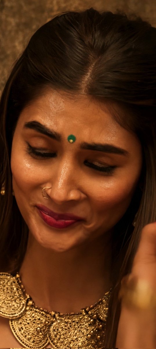 ActressBIForLyf's tweet photo. Bud: Romba Mooda eruku ombu da 

Me: Ada poda unaku vera velai ella 

Bud: seri kaas taren

Me: enna paatha road la nikra item mari theridha

Bud: Pinna pathiniya nee nethu thana oombi kanju kudicha

Me: seri seri oombura ipadila asinga paduthadha https://t.co/jiXItKmxPd