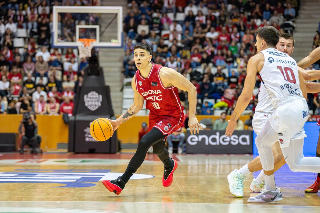 Alex_ReyesIB's tweet photo. OTRAS LIGAS || 🇦🇷 José Vildoza regresa a Boca Juniors tras su paso por el Básquet Girona.
El exterior ya fue vinculado con fuerza con el club argentino a mediados de temporada.
ℹ️ 5.6 puntos, 2 rebotes y 2.2 asistencias en Liga Endesa.
#ExACB https://t.co/Cv6OmM2rv4