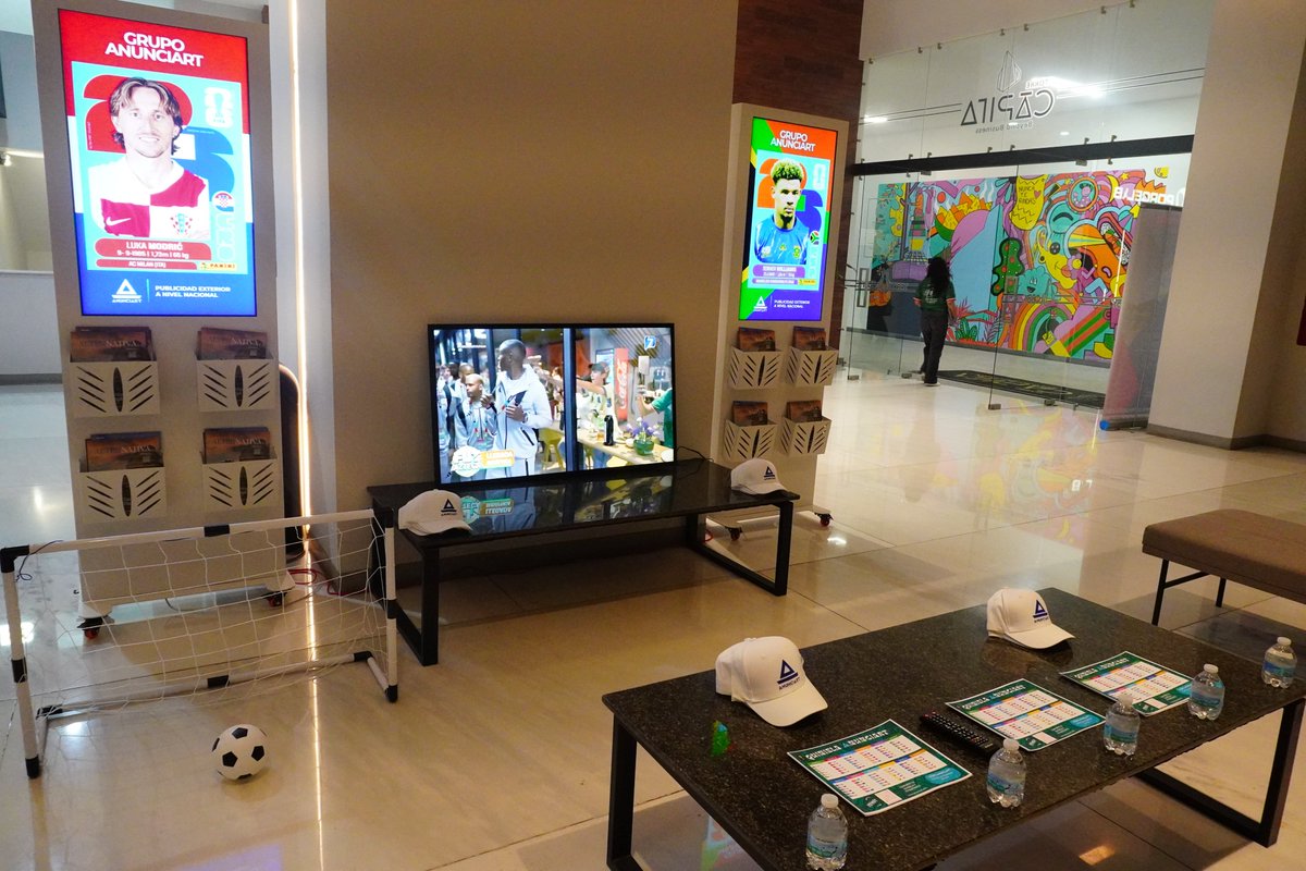 AnunciartQro's tweet photo. Ayer vivimos en Torre Cápita el arranque del Mundial con una activación llena de emoción, convivencia y mucho espíritu futbolero. 

En Anunciart seguimos creando experiencias que conectan marcas, espacios y personas.

#Anunciart #Mundial2026 #TorreCápita #PublicidadExterior https://t.co/r7KidtZ3cB