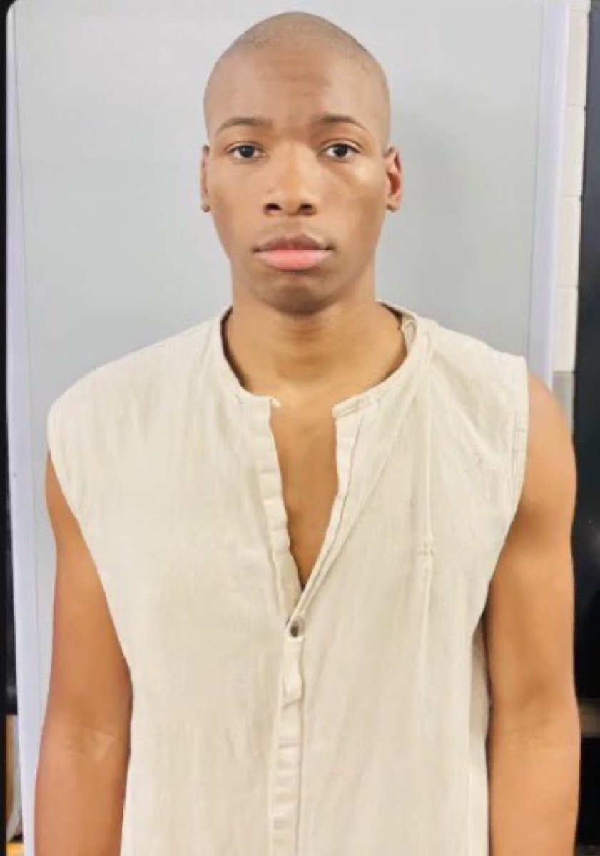 ElizabethRotolo's tweet photo. @BreitbartNews This is a 19 yr old man convicted of murder. This is not a child. His family picked a white lawyer and still everyone is racist. This is a man whose family abandoned him when sentencing came. The family’s actions show they don’t even believe him. Rest in Peace Austin Metcalf. https://t.co/cTWnJZKdp3