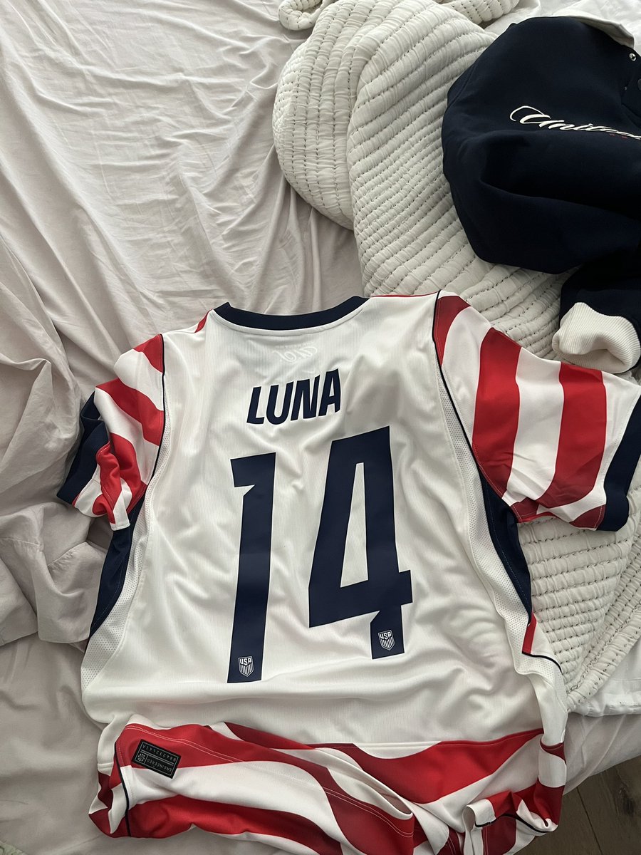 fallon_sc's tweet photo. @Jimmyking35 I’ll be wearing my Luna kit 😭 https://t.co/0mYTEN9A4c