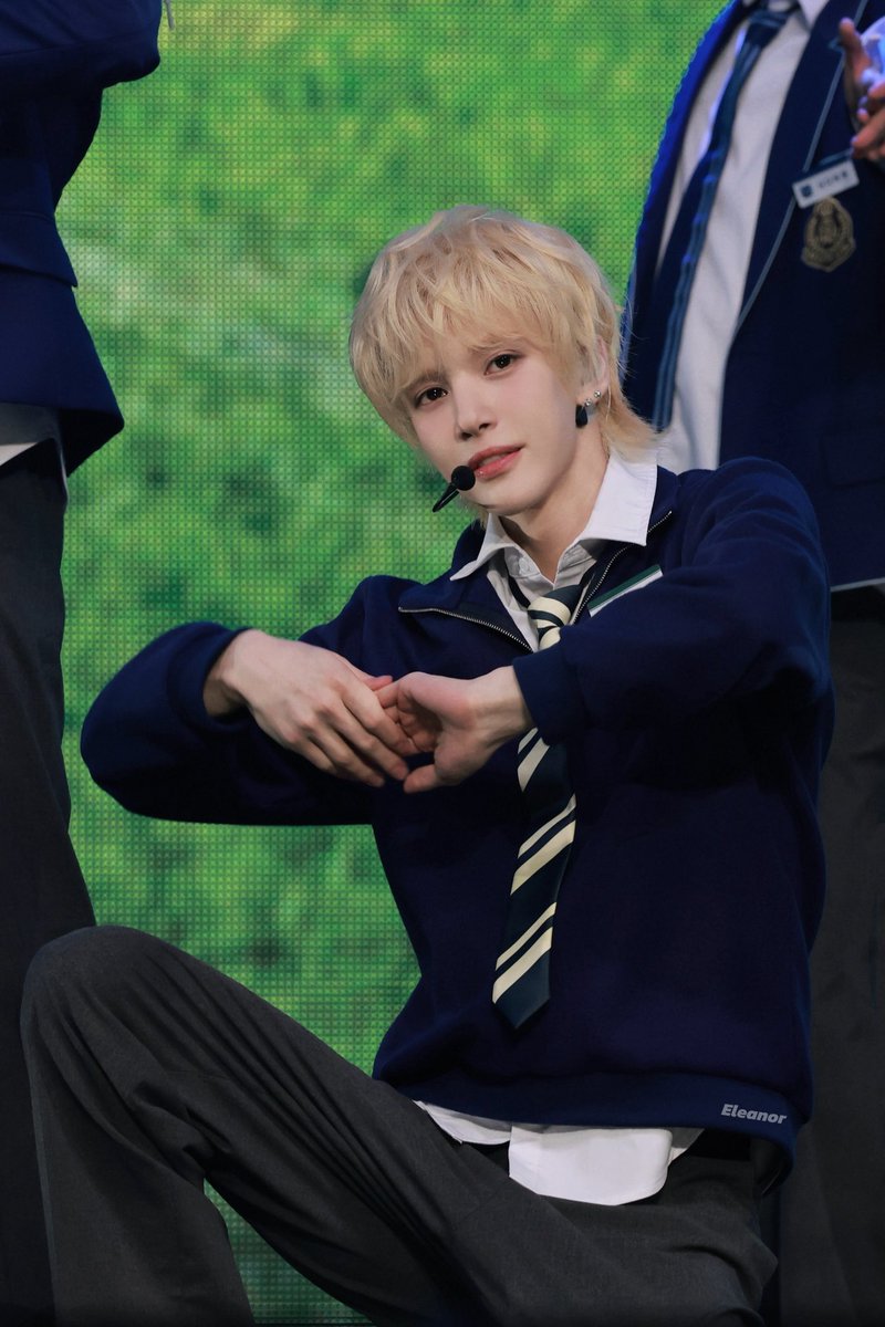 Eleanor_94's tweet photo. 260501 Seoul FM
사랑해 널 이 느낌 이대로
그려왔던 헤매임의 끝
#DANIEL #이다니엘 #SMTR25 https://t.co/7OsoB9eNYs