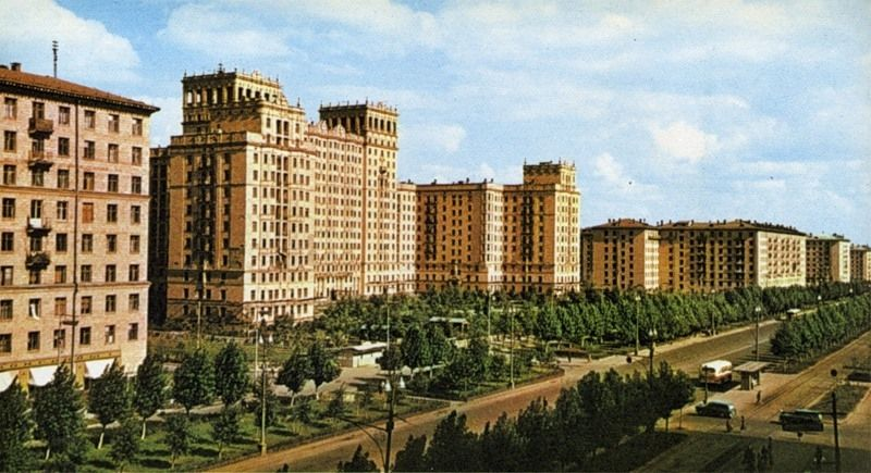 Artaban25971421's tweet photo. @thelongmarch86 In Stalin's time, the architecture of even residential buildings was tastefully decorated, but lunatics and traitors like Khrushchev considered it a "manifestation of the cult of personality" just like... Stalin's idea to afforest the steppes. https://t.co/ttyjzryqCx