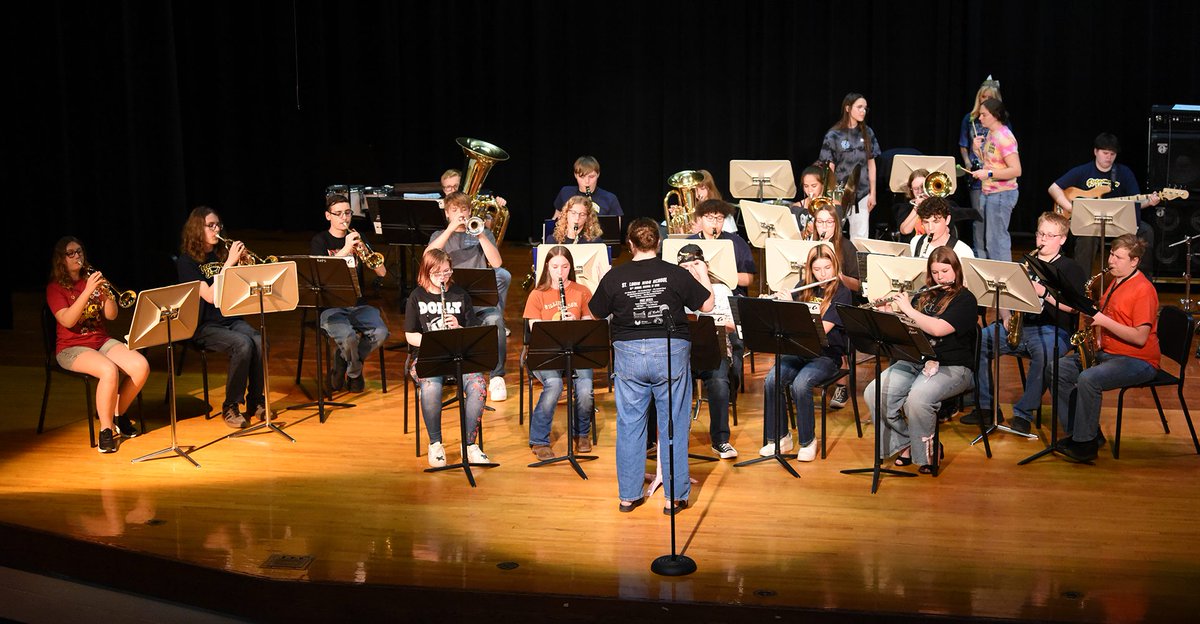 HLResorter's tweet photo. Roscommon High School band director Stephanie Eckstorm announced the return of the drum major position at RHS at the band’s annual spring collage concert May 28.

https://t.co/VBRbi54DH8 https://t.co/97NC2SFeKn