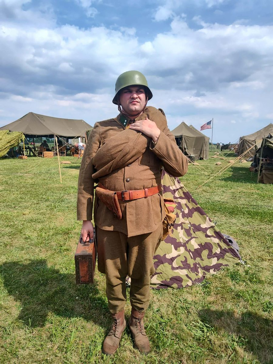 regiahungarorum's tweet photo. Hungarian rajparancsnok (squad leader) of a schwarzlose machine gun crew.
#ww2reenactment #wwii #honved https://t.co/04hhZMMKSu