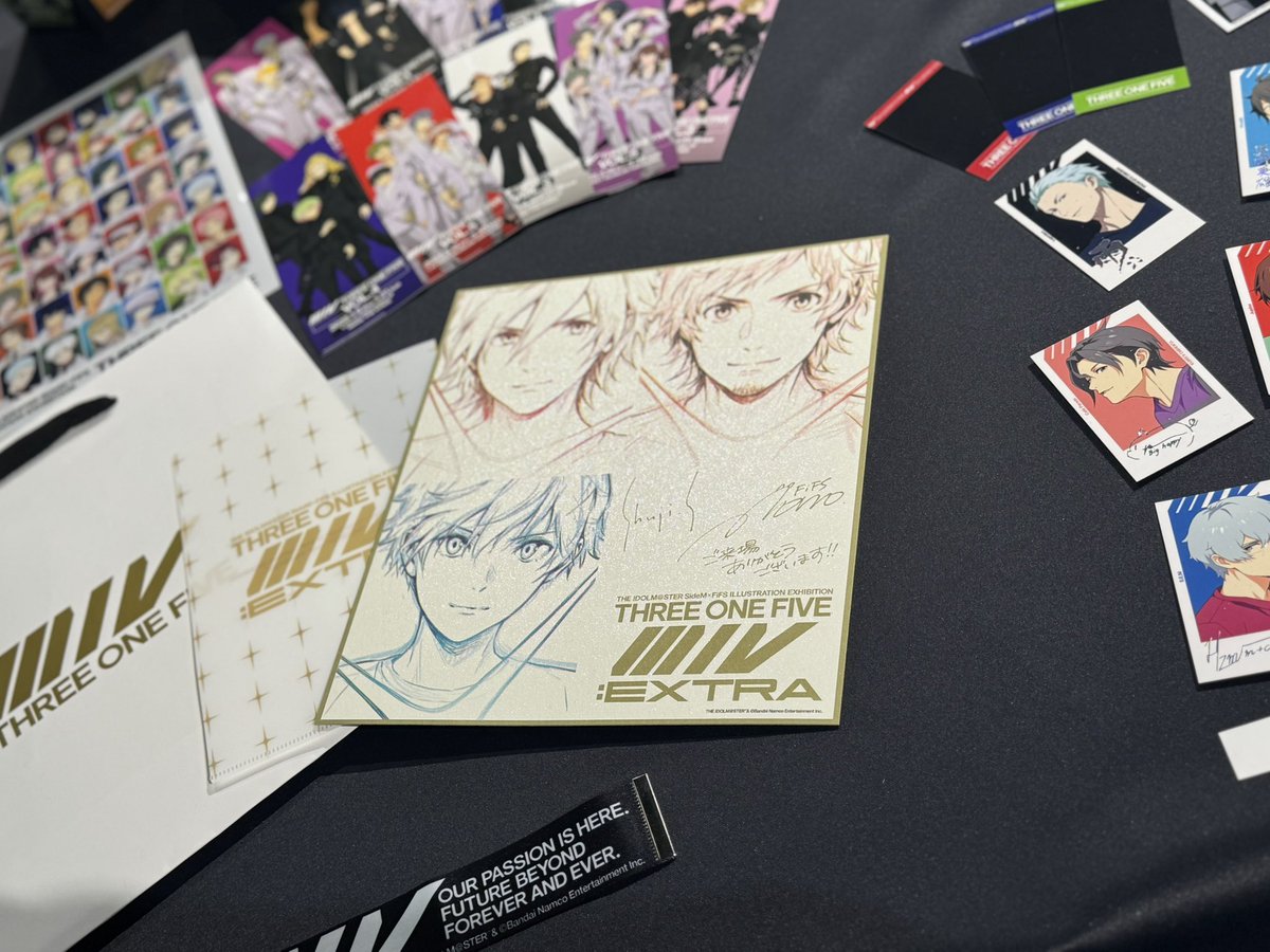 nakayama_stsuk's tweet photo. アイドルマスターSideM×FiFSイラスト展『スリー・ワン・ファイブ』:EXTRA 内覧会
にひと足先にお邪魔させていただきました！
圧倒的な圧から細かなこだわりまで隅から隅まで間近で見られて、幸せでした…！
6/13から始まります！ https://t.co/TssVq5lFGg