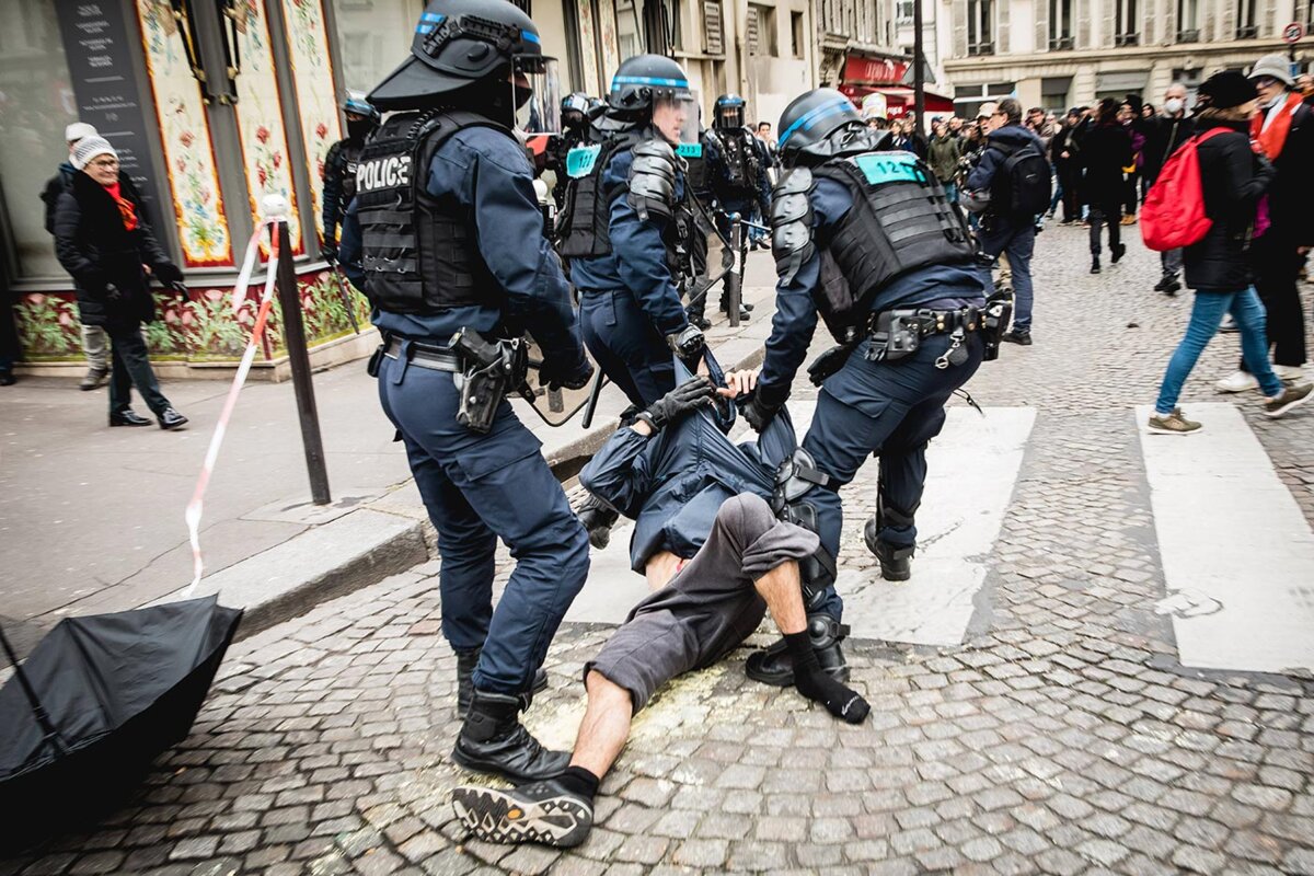 BenitaNtumba's tweet photo. 📌Échec du Sit-in de l'opposition.
Sur fond d'orgueil, l'opposition a voulu défier l'Etat. L'ordre public a été rétabli par la police républicaine. 
On ne défie pas l'État.
La loi est dure mais c'est la loi. https://t.co/rBEAM0D1np