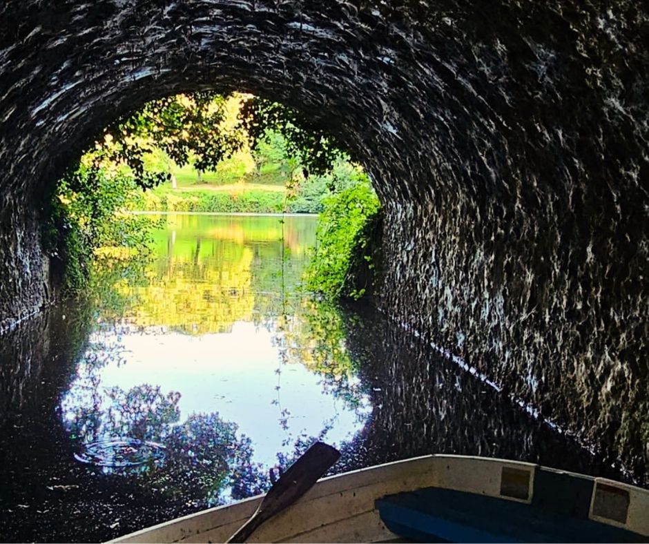 Ugbrooke's tweet photo. A slow Friday afternoon bobbing along and taking in the Ugbrooke park views... 📷
Happy weekend everyone! https://t.co/H51aD9gY2o