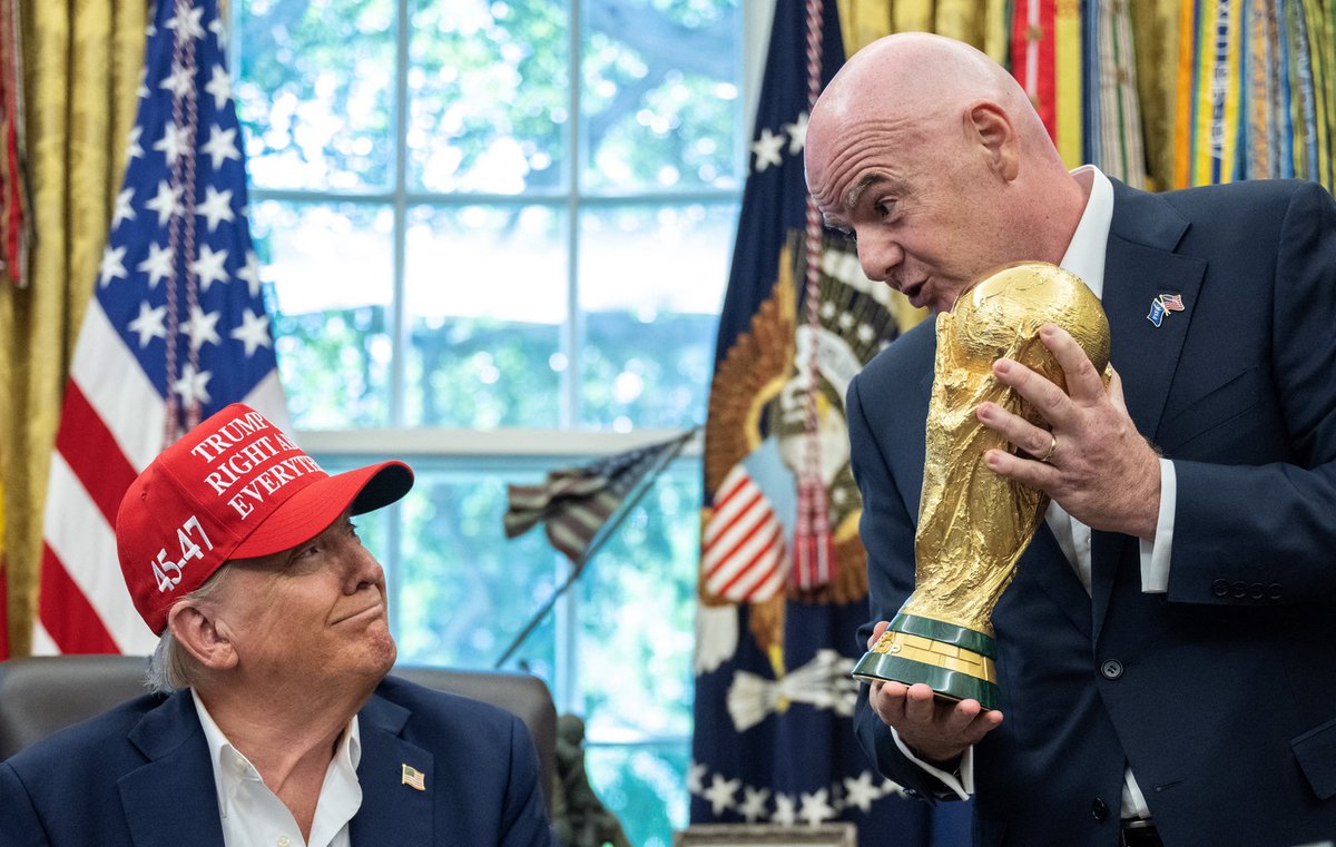 marxsimdi's tweet photo. 2026 Dünya Kupası: Trump’ın Üzerini FIFA Bile Örtemez

⚽ Çoğu insan için futbol; tutku, duygu ve aidiyet anlamına gelirken, futbolu yönetenler ve onun sahibi olanlar için devasa kârlar, siyasi destek ve küçük bir ayrıcalıklı kesim için muazzam çıkarlar anlamına gelmektedir.

@LITCI 

🔗 https://t.co/siNkH39PAP