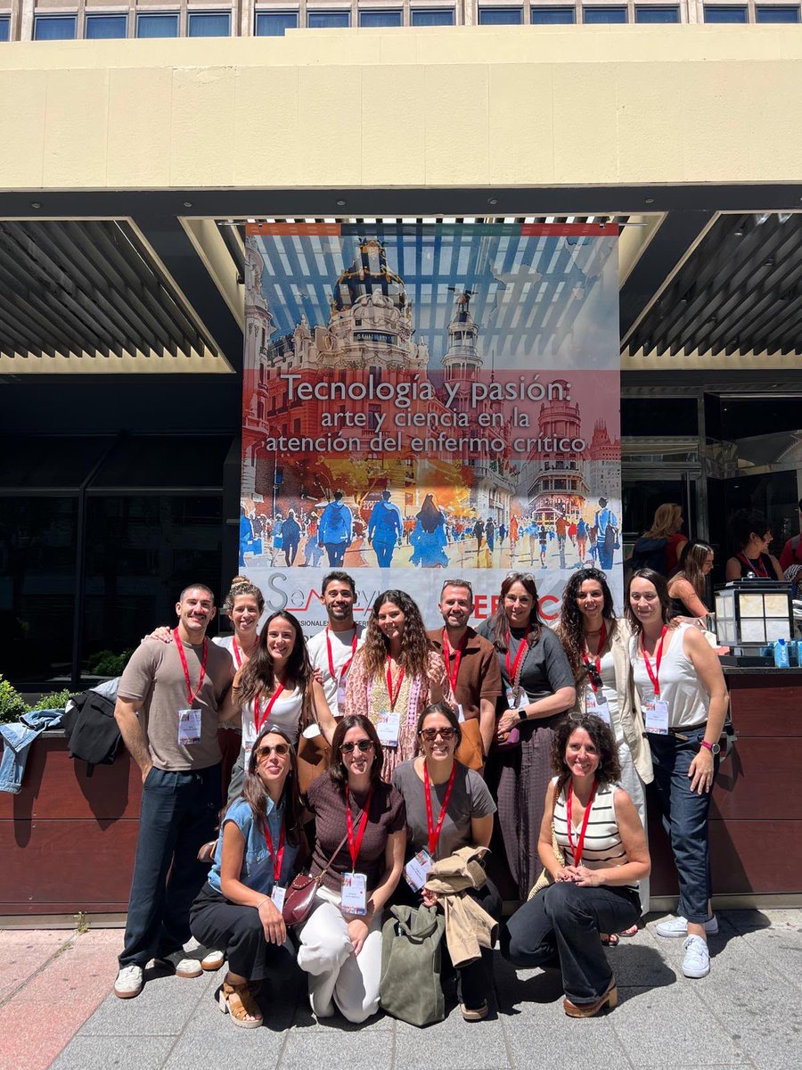 HospitalSantPau's tweet photo. 🔹 La UCI de #SantPau ha tingut una destacada participació al LXI Congrés Nacional de la Sociedad Española de Medicina Intensiva, Crítica y Unidades Coronarias (@semicyuc) a Madrid amb activitat científica, docent i de recerca.

🔸El Dr. Luis Zapata Fenor, intensivista de Sant Pau, ha moderat la taula “Corazón y sepsis” i ha presentat la ponència “Interacciones cardio-pulmonares: perspectiva desde el corazón”.

🔸El Dr. Carles Subirà, també intensivista de Sant Pau, ha participat en la sessió de "hot topics" amb la ponència “Efecto de la preservación del volumen durante el test de ventilación espontánea sobre el éxito en la extubación” i ha moderat la sessió de pòsters orals sobre SDRA i lesió pulmonar aguda.

🔸La Dra. Maria Veronica Nievas, intensivista de Sant Pau, ha moderat la sessió “Hematología / Oncología Crítica” i ha participat en el debat sobre mètodes diagnòstics invasivistes en insuficiència respiratòria aguda del pacient oncològic crític.

Les residents Mónica Valdés, Patricia Castro Gallardo i Nerea Emparanza han presentat treballs de recerca sobre SDRA, pneumònia, valoració de freqüència respiratòria i resultats neurològics en hemorràgia subaracnoïdal.

En l’àmbit d’infermeria, Àngels Aloy Orozco, Neus Calpe Damians, Rebeca Rey Gómez, Ariadna Pérez Rodríguez, Ana Jiménez Valenzuela, Daniel Moreno Arilla, Ana López Pereira i Sonia Blanes Romero, entre d’altres professionals de la UCI de Sant Pau, han presentat comunicacions, pòsters i tallers sobre pacient crític, teràpies renals, ECMO, donació d’òrgans, nutrició, seguretat clínica i suport vital.

👉 A més, cal destacar, que la infermera Àngels Aloy Orozco ha rebut la beca de la Sociedad Española de Enfermería Intensiva y Unidades Coronarias (@seeiucoficial) "Investiga 2026" (valorada en 3.000€) pel projecte “Aspiració de secrecions i pneumònia associada a la ventilació mecànica”, com a investigadora principal.

Enhorabona a tot l’equip de la UCI de #SantPau per continuar impulsant la recerca, la docència i la innovació en el pacient crític. 👏🏼

#MésTalent