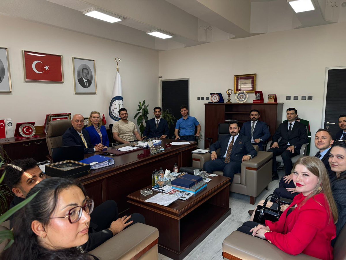 gokhanagdemir's tweet photo. Ankara 1 No’lu Barosu’ndan ayrılarak Ankara 2 No’lu Barosu ailesine katılma kararı alan meslektaşlarımız Av. Furkan Nuri İlhan, Av. Macit Erol, Av. Senanur Erol, Av. Hasan Rüzgar, Av. Emrecan Kabadayı, Av. Demirhan Emir, Av. Oktay Ovalı, Av. Mert Çavuşoğlu, Av. Eylül Altındaş ve Av. Enes Rasim Karaçam ile bir araya gelerek nakil talep dilekçelerini teslim aldım.

Meslek hayatlarını Ankara 2 No’lu Barosu çatısı altında sürdürmeyi tercih eden kıymetli meslektaşlarıma teşekkür ediyor, kendilerine hoş geldiniz diyorum.

Güçlü ve bağımsız savunma anlayışını birlikte büyüteceğimize inanıyor; meslek hayatlarında başarılar diliyorum.