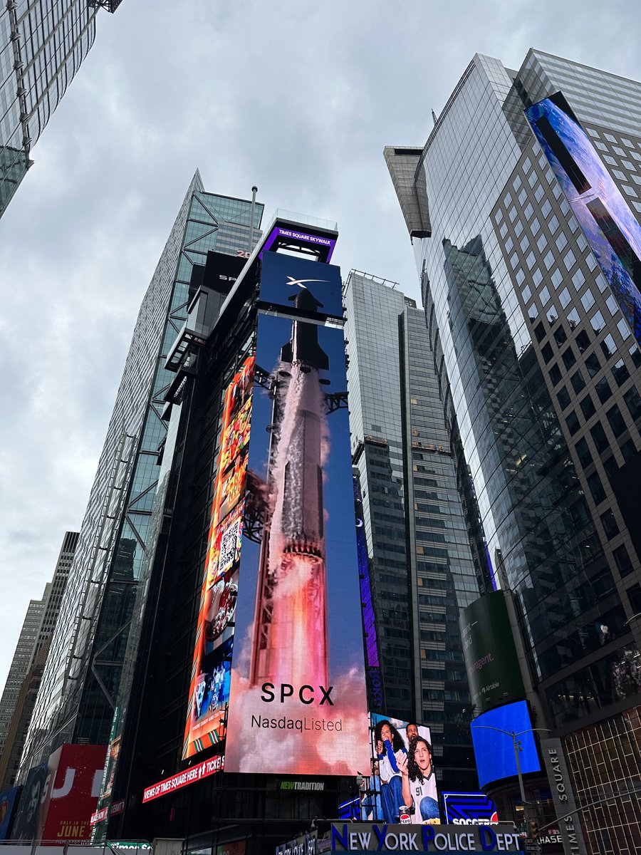 FOVentures's tweet photo. New Chapter for SpaceX and the Space Economy 🚀

From Times Square, NYC on SpaceX IPO Day.

A new chapter begins for SpaceX and the global space economy.

Congratulations to Elon Musk, the entire SpaceX team, and all shareholders on this historic milestone. https://t.co/ESbYtMOZPh