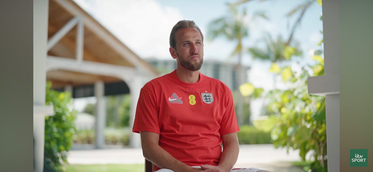 Arsenalnewschan's tweet photo. 🗣️Harry Kane believes #Arsenal’s Declan Rice will show himself to be one of the best players in world football at this summers World Cup: “Oh, that’s a good question! I look at someone like Dec. I feel like he’s consistently been playing at a high level for a long period of time. He’s getting to that kind of age where you start to mix the experience plus the physical attributes that he brings.” 🏴󠁧󠁢󠁥󠁮󠁧󠁿 🙏