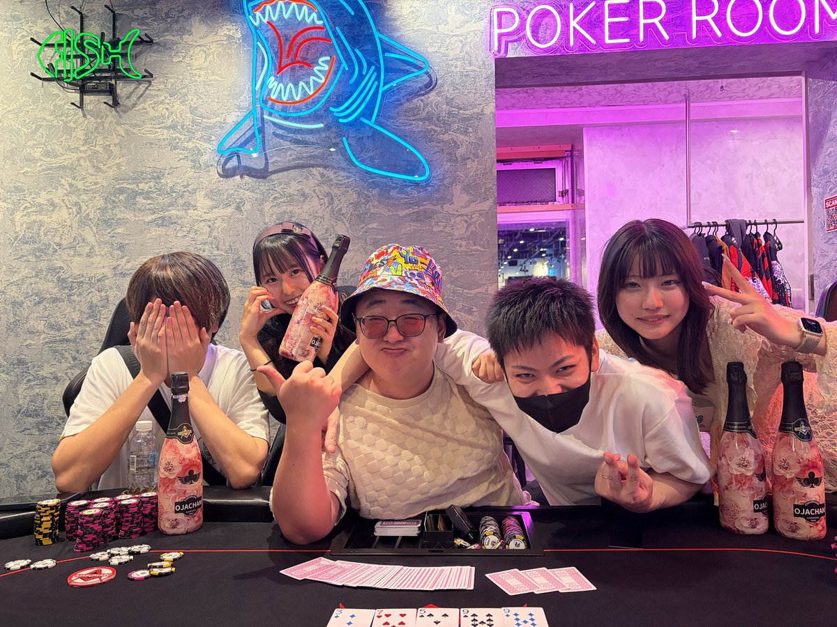 poker_ojarumaru's tweet photo. 本日の🍺👊べしゃり塾👊🍺

英語禁止飲み放題トナメは大盛況🍺✨
波瀾の混戦を制したのはー！

優勝だいちゃーん🏆✨
レクおじさんで見事優勝👊🔥‼️
英語喋っても、かてばええねん💗💗

2位ひもさん！
3位芹澤さん！

そしてなんと💗
だいちゃんからシャンパン2本💗
いつもいつもありがとうございます✨️✨️
だーいすき😘