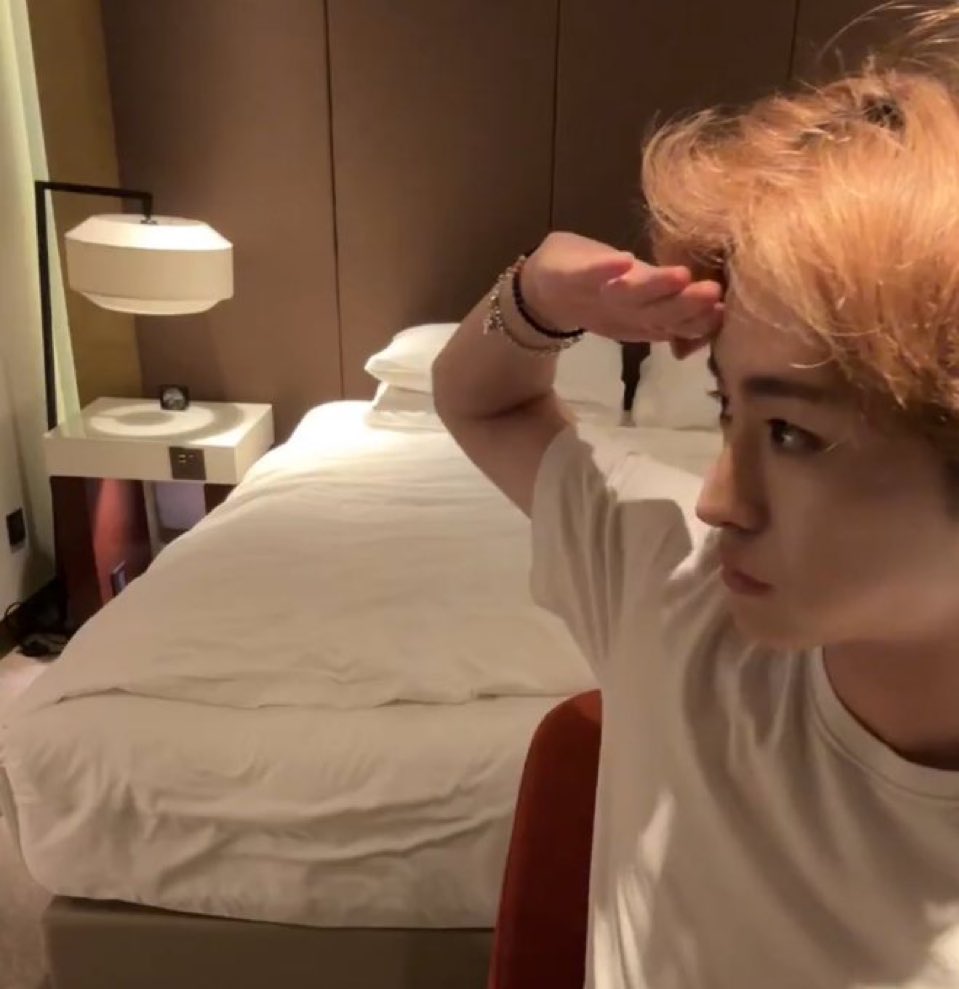 junthaa's tweet photo. ใครมานจะไปคิดว่ามีคนคนนึงบอกลาน้องตัวเอง (ที่ตัวเองบอกให้ไปอาบน้ำเอง) ด้วยท่านี้วะ 566655556665555555555655555566666 ทำทำไมนะ พี่งงมาก https://t.co/F7wFwUz1eh