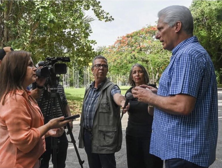 ArtvArtemisa's tweet photo. «Tener confianza porque el país no está detenido (...) No todo lo podemos decir tan claramente porque el enemigo está acechando en todo lo que hacemos» @DiazCanelB 🇨🇺

#YoSigoAMiPresidente #CubaEstáFirme https://t.co/Y6LXgRFS9M