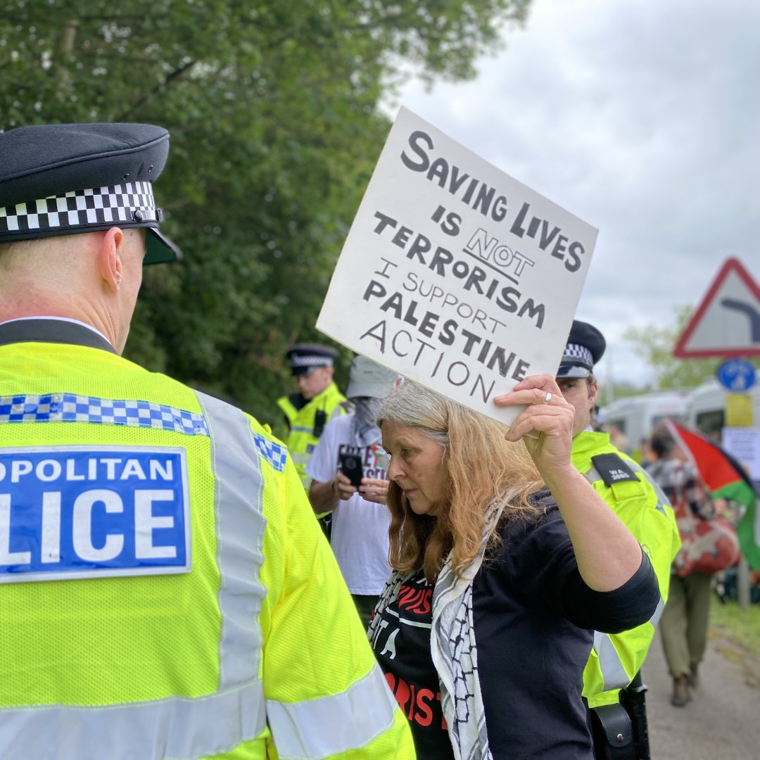 DefendOurJuries's tweet photo. BREAKING: MET POLICE RETREAT - fleeing the scene outside Woolwich Crown Court leaving over 100 people siting with signs saying "I Support Palestine Action" having just mass arrested around 100 people for holding exactly the same sign under section 13 of the Terrorism Act! https://t.co/olGJrQUX3G