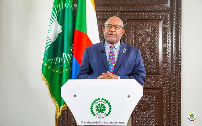 SecrettsMoonn's tweet photo. 🇰🇲 Affaire Sambi : le président Azali Assoumani affirme que l’éventuelle évacuation sanitaire de l’ancien chef de l’État dépendra des expertises médicales et des procédures légales en vigueur, et non d’une décision personnelle. https://t.co/gr4JWfHCsH