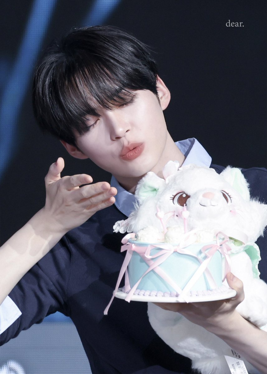dmyl613's tweet photo. 앞으로도 사랑만 잔뜩 받길! 한빈아 생일 축하해♡

#HAPPYSUNGHANBINDAY
#햄냥이케이크_제로즈가_훔쳐감
#輝き続ける一番星ソンハンビン https://t.co/xYad79Uj5U