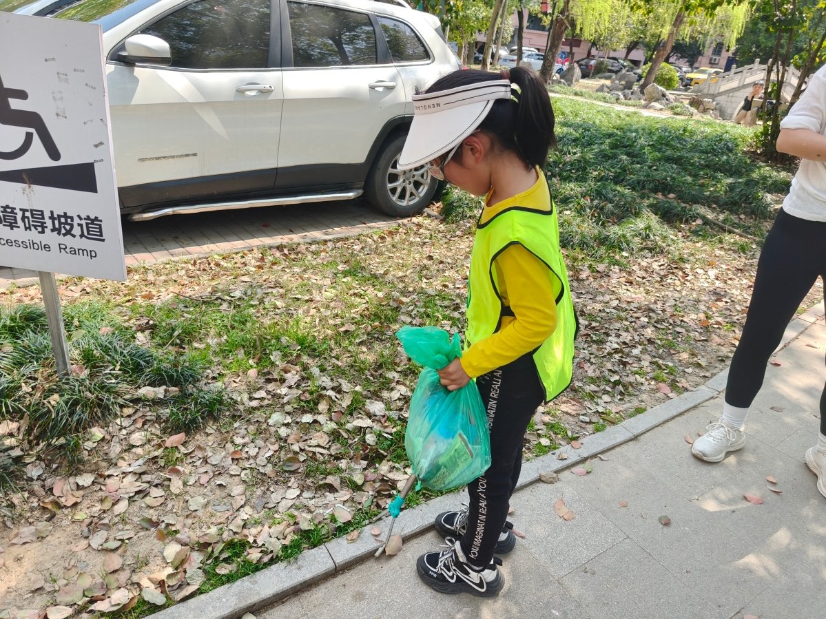 _7416502920362's tweet photo. Join our weekend community clean-up this Sat at 9 AM at Central Park! Free snacks u0026 good vibes ahead. Let's make our neighborhood shine together https://t.co/uUbjDXUDXm