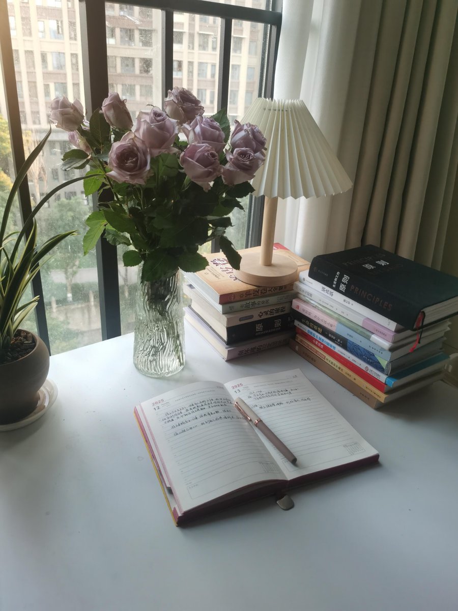 twinyer's tweet photo. New semester vibes! Ready to grab new knowledge, chase small goals, and make this term count https://t.co/V5ARGepukS