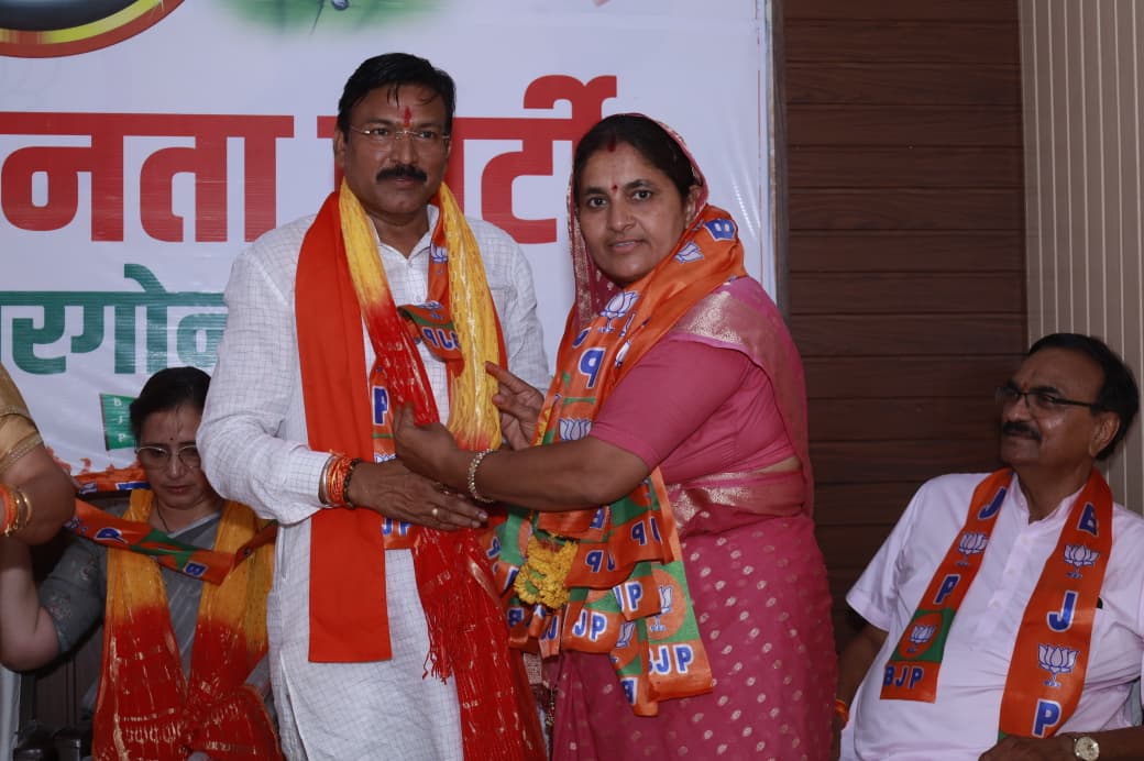 gajendra4bjp's tweet photo. आज भाजपा जिला कार्यालय खरगोन में आयोजित मासिक बैठक में सहभागिता की।

उक्त आयोजित बैठक में माननीय प्रधानमंत्री श्री @narendramodi जी के नेतृत्व में केंद्र सरकार के सफल 12 वर्ष पूर्ण होने के उपलक्ष्य में चलाए जा रहे ‘विशेष जनसंपर्क अभियान’ सहित संगठनात्मक एवं समसामयिक विषयों पर विस्तृत चर्चा, संवाद एवं आगामी कार्ययोजना का निर्धारण किया गया।

इस अवसर पर खरगोन विधायक श्री बालकृष्ण जी पाटीदार, जिला प्रभारी श्रीमती संगीता जी सोनी, भाजपा जिला अध्यक्ष श्री नंदा जी ब्राह्मणे सहित सम्माननीय पदाधिकारीगण, जनप्रतिनिधिगण एवं देवतुल्य कार्यकर्ताओं की गरिमामयी उपस्थिति रही।

#ApnaKhargoneBarwani
#GajendraSinghPatel

@BJP4India @BJP4MP @BJPSTMORCHA