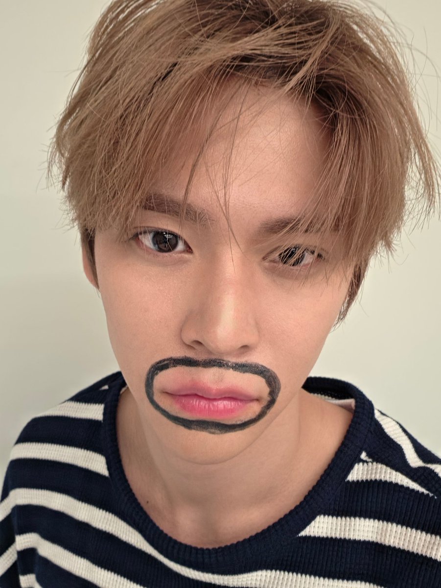 keeponfallinwb's tweet photo. 뭐가 가짜 수염인지 맞춰볼사람??
일단 저는 너무 헷?갈리네요 ㅠㅜ https://t.co/Sx4GieeTIj