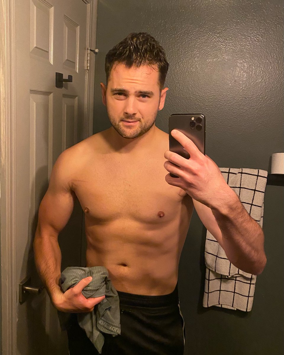 jaxthegreatguyy's tweet photo. check comments and thank me later https://t.co/vAp12TyBhO