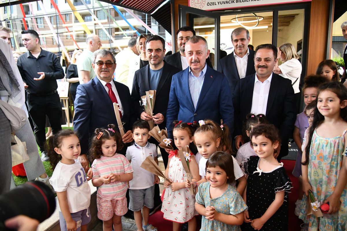 tcbasiskele's tweet photo. Kaymakamımız Dr. Soner ŞENEL, Kocaeli Büyükşehir Belediye Başkanı Doç. Dr. Tahir BÜYÜKAKIN ve Başiskele Belediye Başkanı Yasin ÖZLÜ’nün katılımıyla, ilçemizde eğitime kazandırılan Özel Yuvacık Bilgili Kültür Anaokulu’nun açılışı gerçekleştirildi. https://t.co/z8bU98AT6N