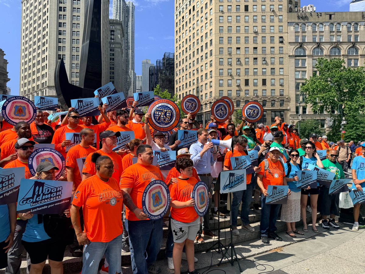 NYSAFLCIO's tweet photo. UNIONS standing with @danielsgoldman for Congress! https://t.co/7DSFM32iBc