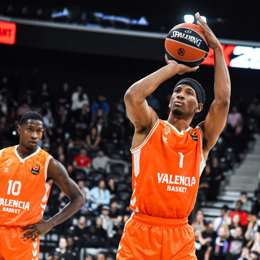 BasketSources's tweet photo. 🚨👀 Kameron Taylor is in talks to extend his contract with Valencia Basket, per sources.

Despite attracting interest from several EuroLeague clubs, the American forward is currently negotiating a new deal with Valencia.

#EuroLeague #ValenciaBasket https://t.co/tHrv2L2Od9
