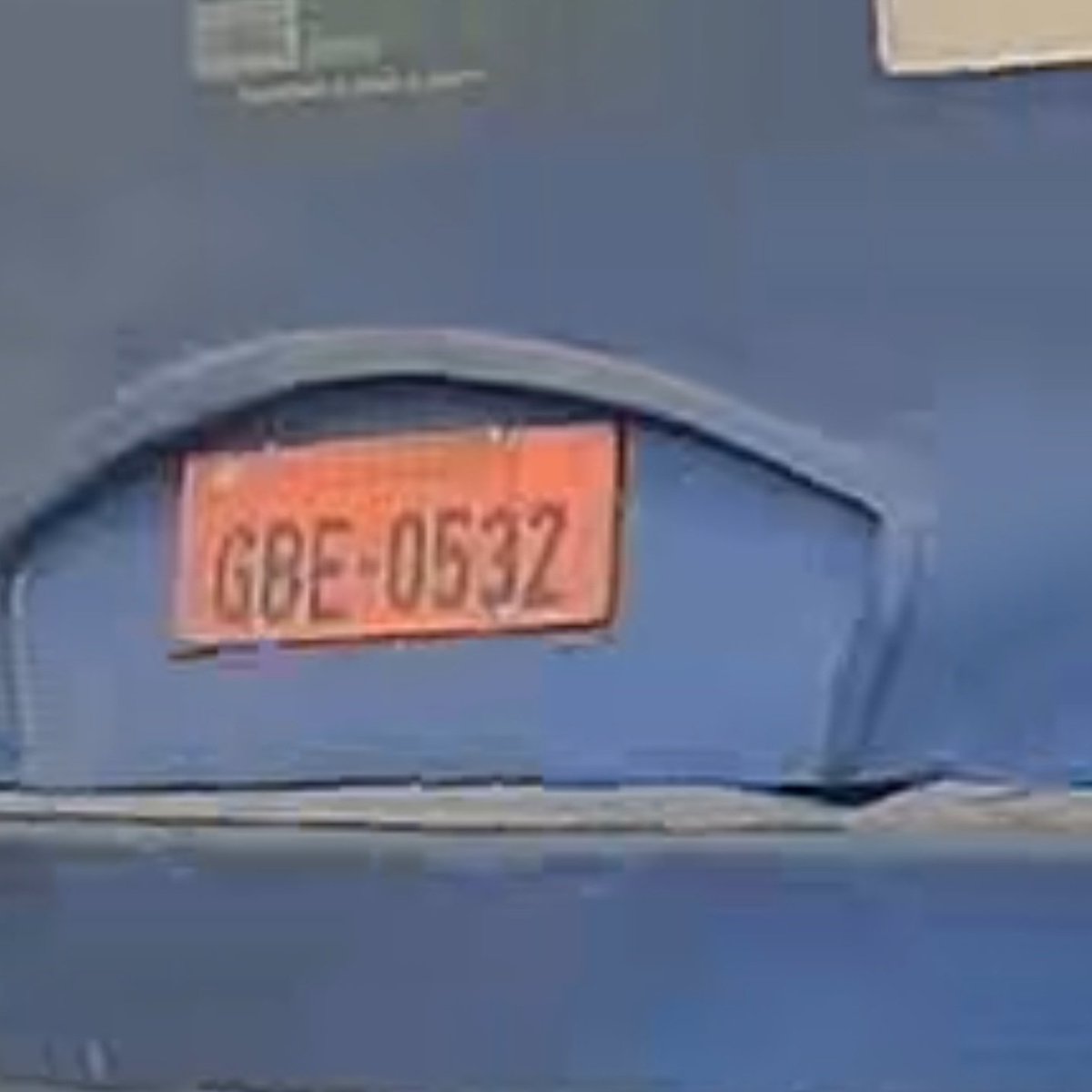 ElBatole18's tweet photo. Les presento a un profesional del volante pasándose la luz roja en Pedro Moncayo y Luis Urdaneta. Atención @ATM_Transito @ATMGuayaquil https://t.co/HjBnt0HzYJ
