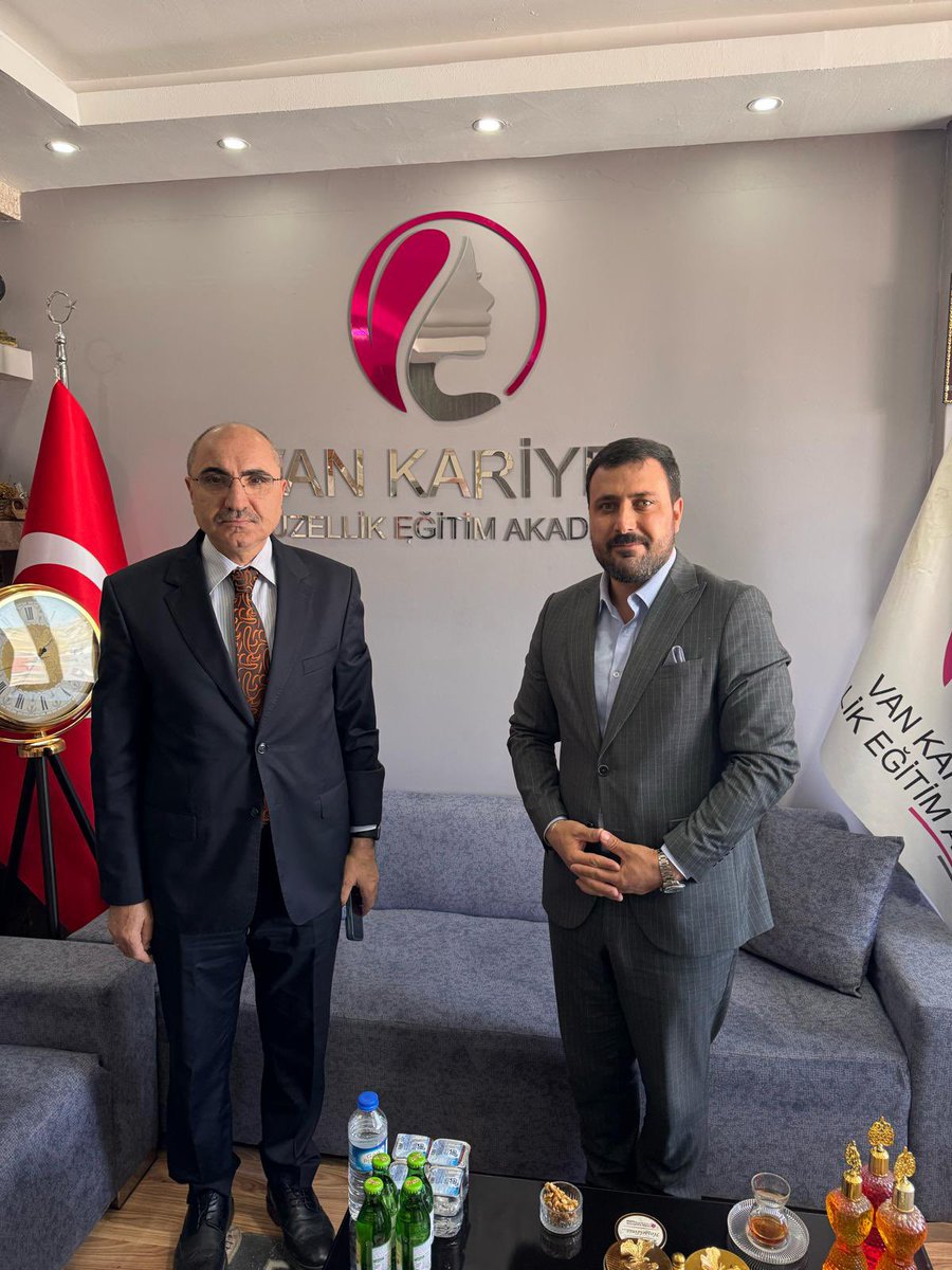 zahir_soganda's tweet photo. 📍Van

Van Kariyer Akademi’yi ziyaret ederek, kurucusu Sn. Ayhan Vural ve değerli eğitimcileri ile bir araya geldik. 

Misafirperverliğinden dolayı kendilerine teşekkür ediyor, çalışmalarınsa başarılar diliyorum. @ayhanvurral https://t.co/hQ4rNozVZ7