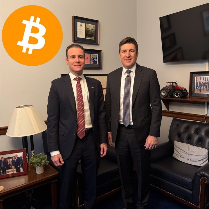 RedblackLLC's tweet photo. JUST IN:  🇺🇸 CFTC Chairman Mike Selig and Congressman Bryan Steil are working to "deliver CLARITY to the American people and cement the US as the crypto capital of the world." 

° Redblack Officials™ https://t.co/E5wNBW7oDF