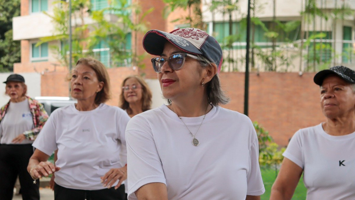 Chacao's tweet photo. ¡Bienestar y salud para nuestra Juventud Prolongada! 🧘‍♂️🌳✨

El equipo de Desarrollo Social Chacao organizó este #11Jun una enriquecedora jornada de Tai Chi en los espacios de la Plaza Gran Colombia brindándoles un espacio ideal para ejercitar el cuerpo y la mente al aire libre. https://t.co/HGcj0KHN5v