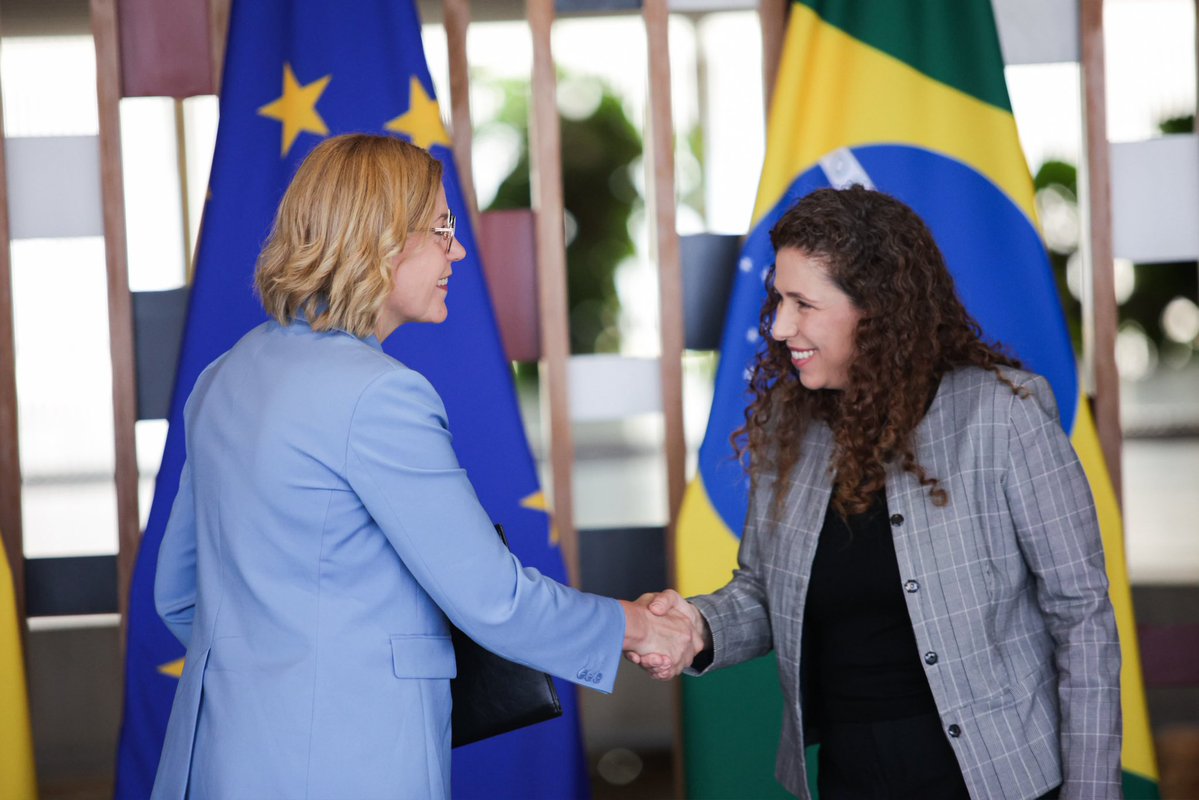 HennaVirkkunen's tweet photo. A new chapter in EU-Brazil digital cooperation 🇪🇺🇧🇷

Today in Brasília, we signed a Digital Partnership to advance a human-centric and inclusive digital transformation, strengthen cooperation on AI, resilient supply chains, data protection and the safety of minors online. https://t.co/71bAqVmCNm