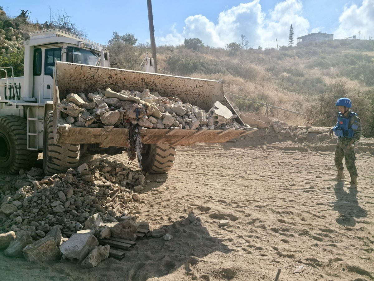 UNIFIL_'s tweet photo. Since renewed violence in south Lebanon, repairing roads &amp; bridges has been a core task for UNIFIL peacekeepers. These repairs support mission mobility and help ensure access for humanitarian actors in areas affected by ongoing hostilities &amp; displacement.

https://t.co/RuMMKFAHv3 https://t.co/hhmv0GOWW6