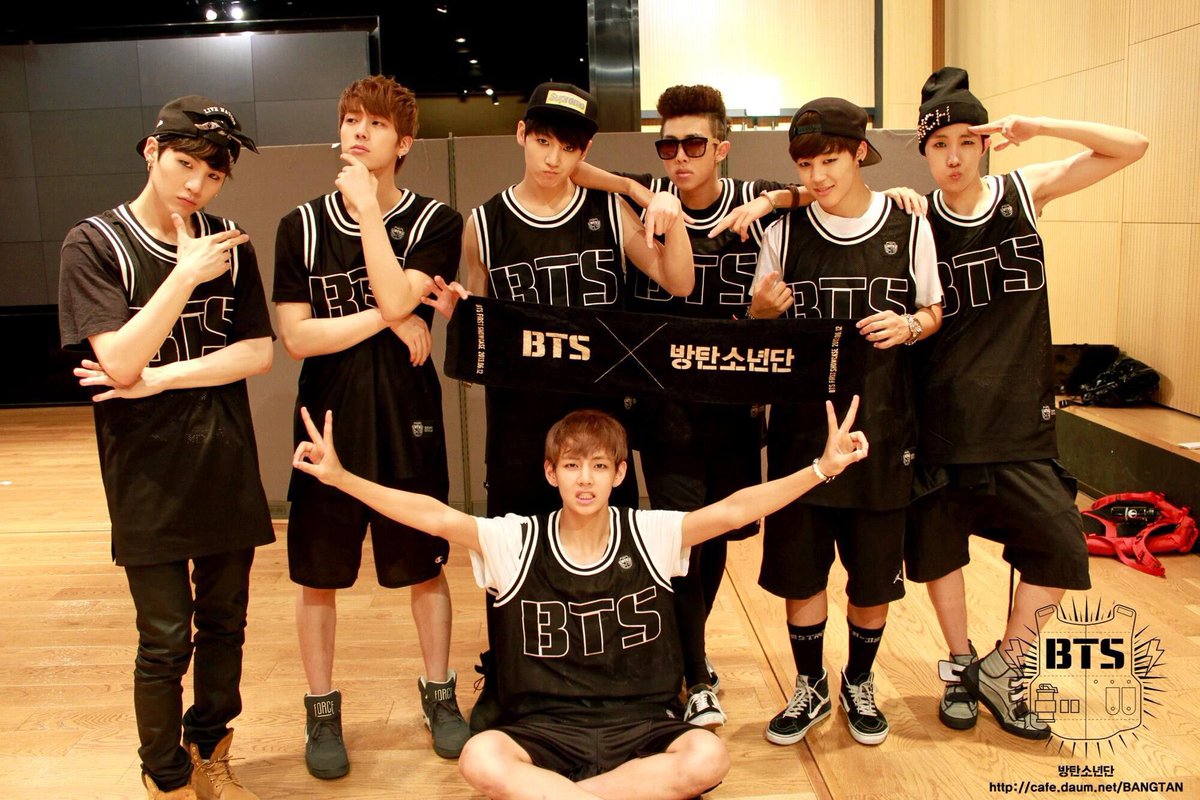 jmygmochis's tweet photo. "Nosotros siete juntos, si caminamos lado a lado, creo que podemos superar cualquier cosa."💜💜😭

Feliz aniversario a las 7 personitas más importantes de mi vida, son mi mundo entero, gracias por existir😭💗

BTS FESTA 2026
#BTS13thAnniversary 
#2026BTSFESTA https://t.co/XWf7sXeq3I