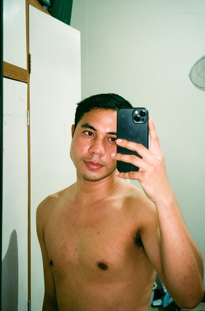 lesterbae_'s tweet photo. IG’s flash filter. https://t.co/pvEXxcDgtI
