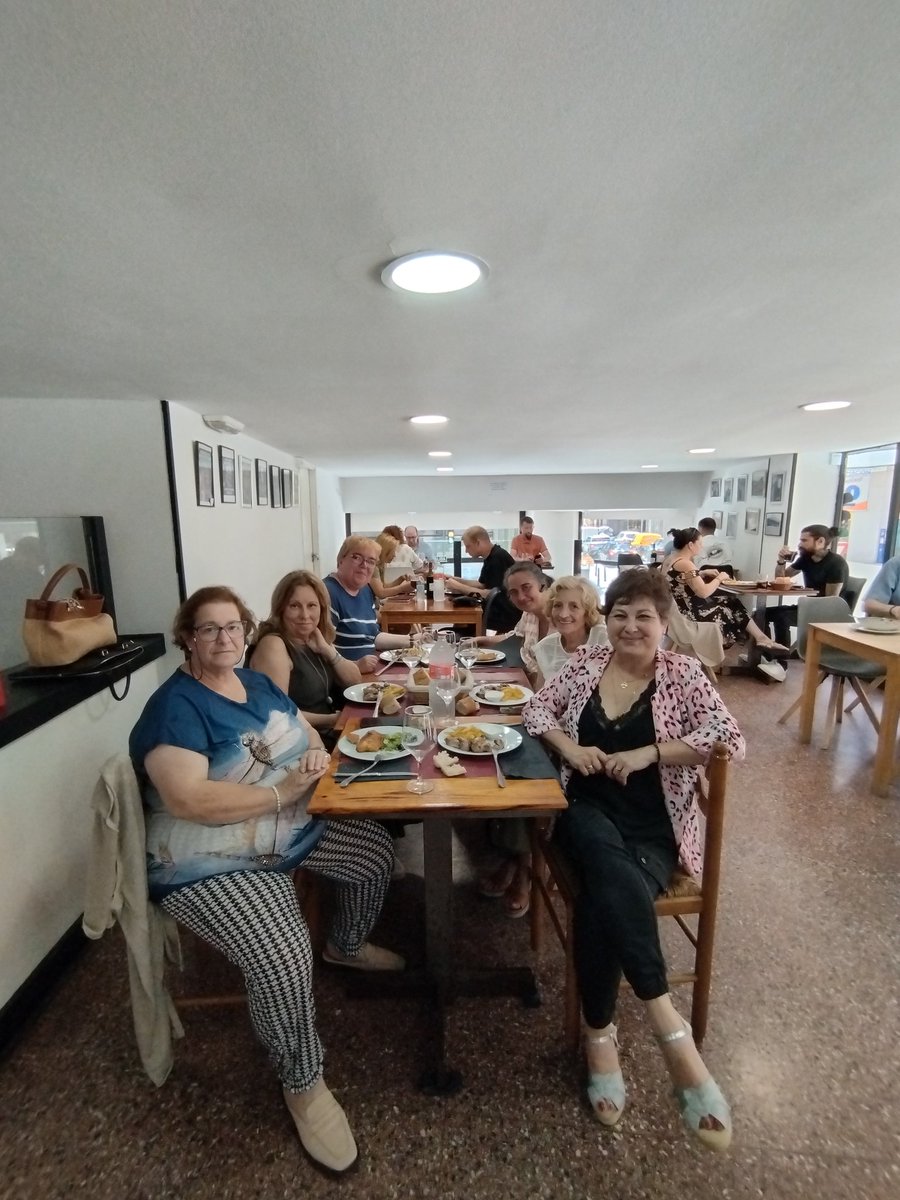 Monicatt73's tweet photo. De comida con las Amigas 🥳😘
Parrilla La Leña Santander 
12 Junio 2.026 https://t.co/7XeKC9Sq4y